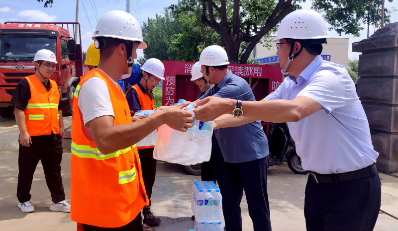 A Oficina de Vivenda e Desenvolvemento Urbano-Rural do Distrito de Jimo acudiu á inspección e investigación do proxecto de Inwent Auto Parts Industrial Park e realizou actividades de construción 